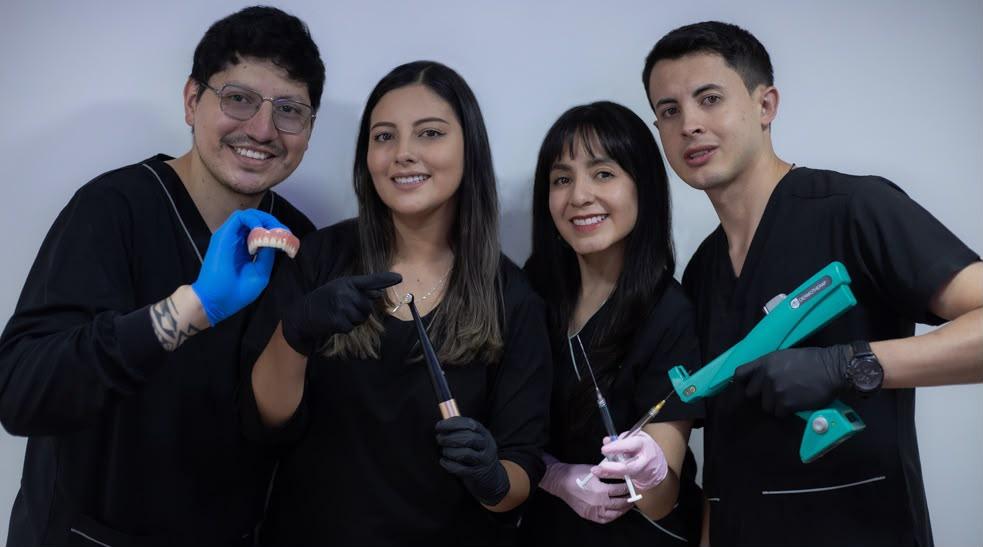 Equipo de Oral Dent — Dr. Andrés Fonseca, Dra. Diana Freire y equipo técnico