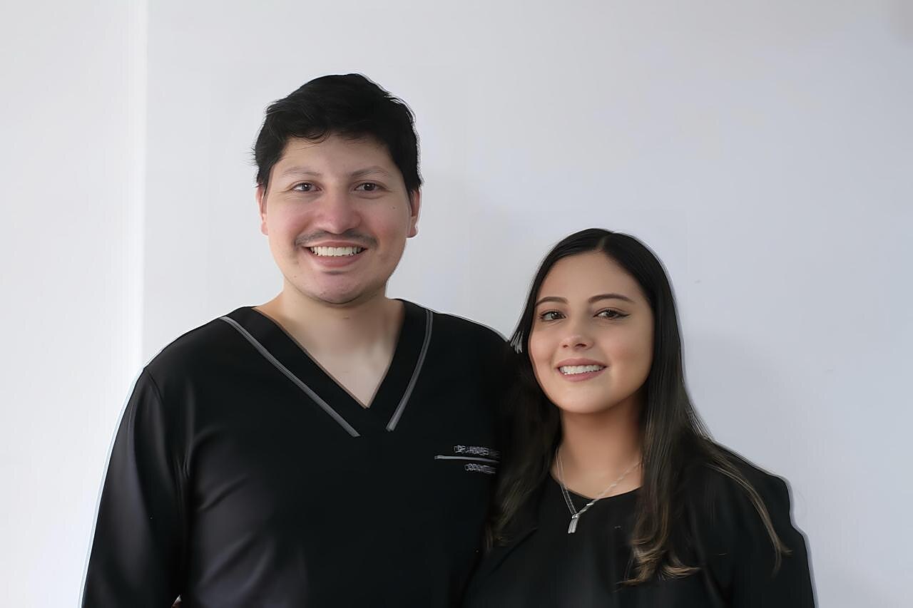 Doctores de Oral Dent, especialistas en coronas y carillas dentales